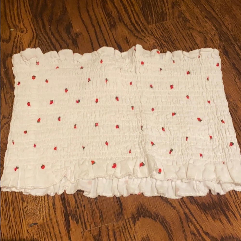 Kendall and Kylie strawberry tube top